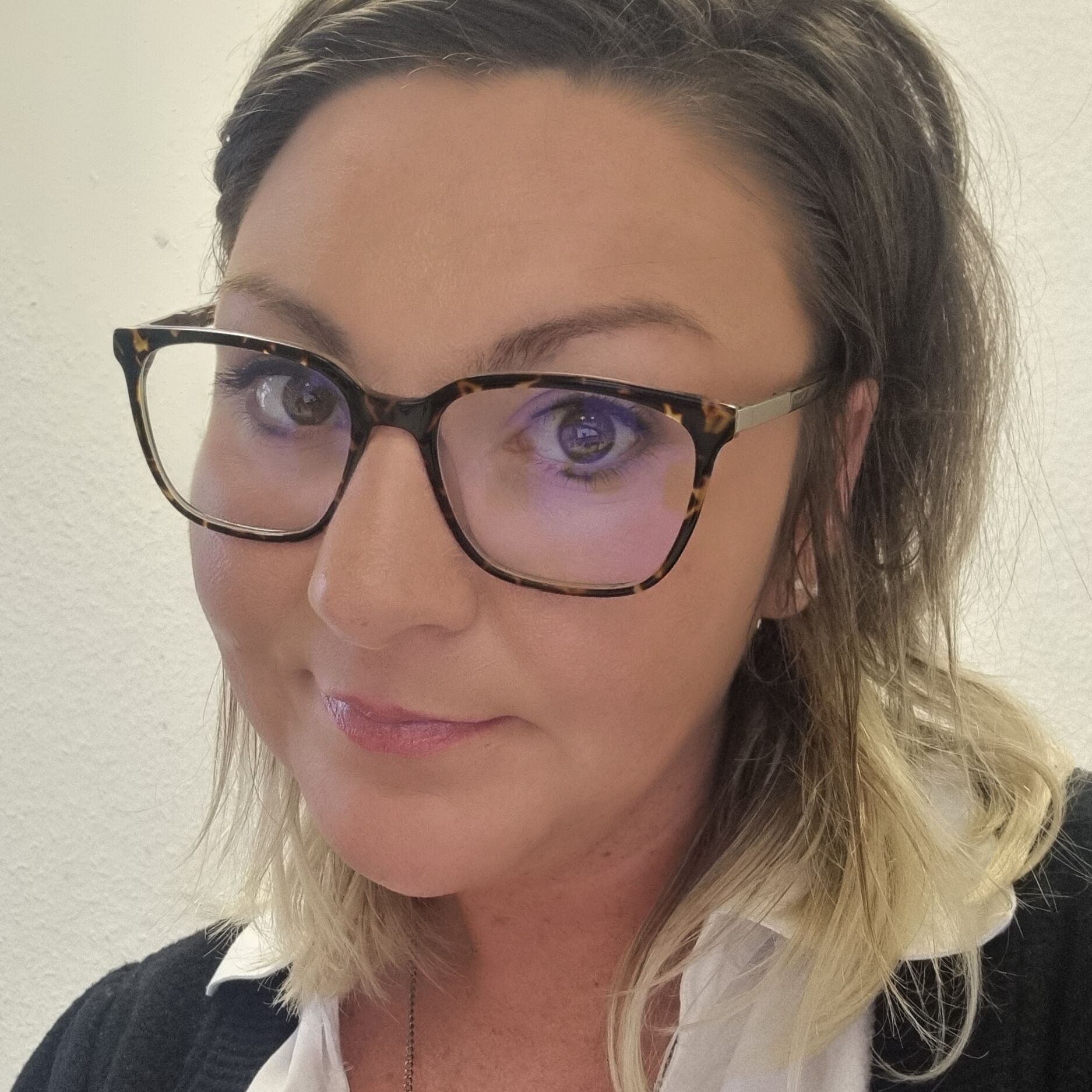 Yasemin Emekli Ableser Yasemin Emekli