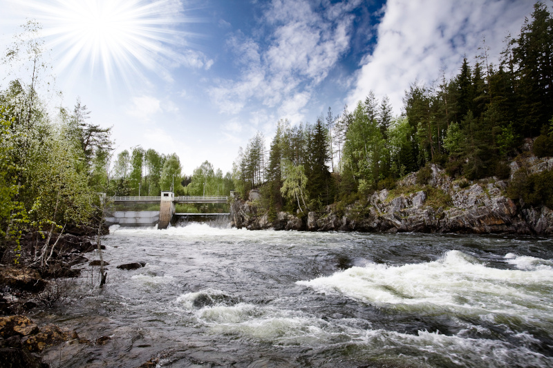Wasserkraft aus Norwegen Bild 2 Ein Fluss in einem Wald