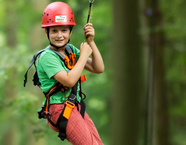 Kind im Kletterpark Kind im Kletterwald Spich