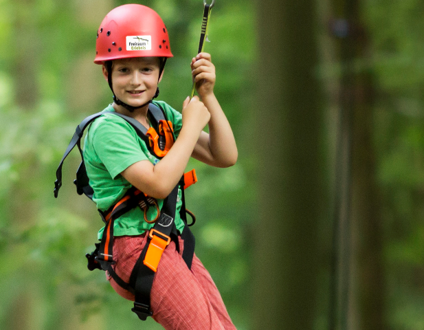 Kind im Kletterwald Spich