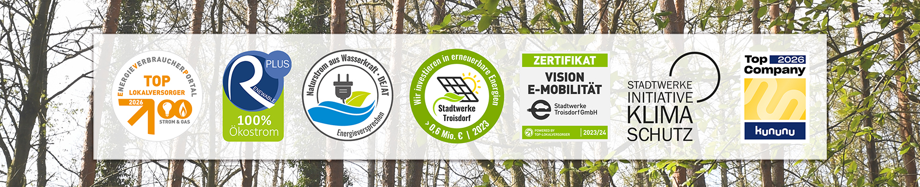 Siegel auf weißer Fläche vor Bäumen