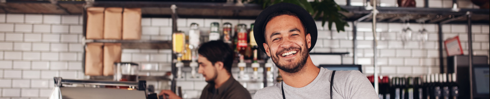 2 Männer in einer Bar 