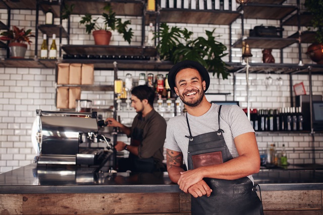 Zwei Herren an einer bar 